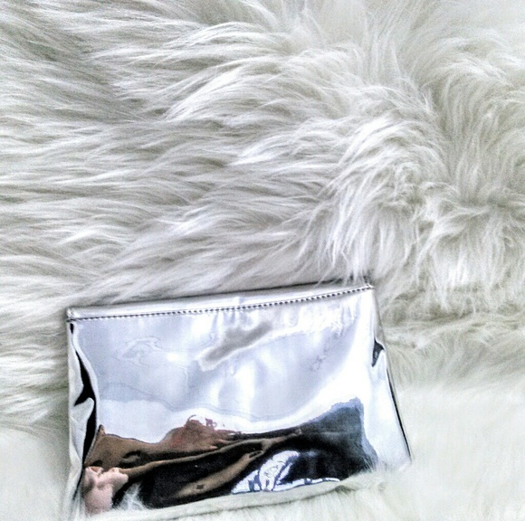 (NEW) Silver Evening Clutch Bag! - Picture 2 of 7